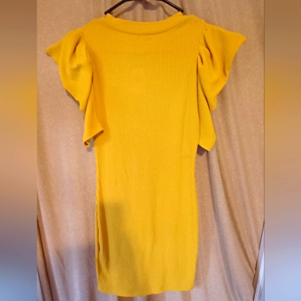 Nice new yellow fitted dress Mini size large